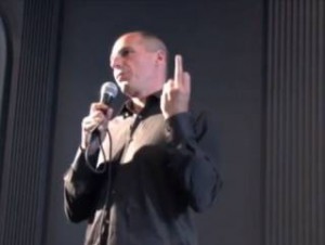 Όταν ο Βαρουφάκης ύψωνε το μεσαίο δάχτυλο στη Γερμανία (VIDEO)