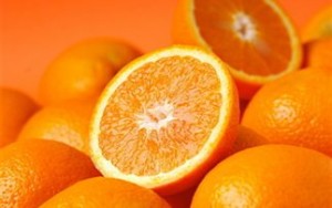 Πώς να ξεφλουδίσετε ένα πορτοκάλι με τρεις κινήσεις