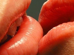 Το φιλί από μια οπτική γωνία που θα σας εκπλήξει…