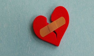 Γίνεται να ραγίσει η καρδιά; Επιστημονικές εξηγήσεις για καθημερινές εκφράσεις
