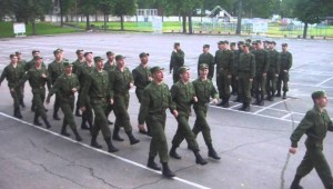 Το βίντεο της χρονιάς - Ρώσοι στρατιώτες τραγουδούν το Barbie Girl!
