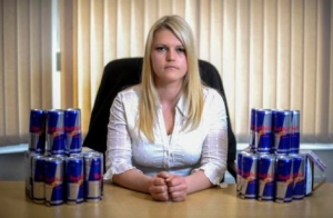Αυτή η κοπέλα έπινε 24 κουτάκια Red Bull την ημέρα! Δείτε τι της συνέβη!