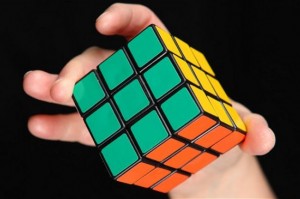 Για δείτε πως λύνεται σε 5 δευτερόλεπτα ο κύβος του Rubik!! (ΒΙΝΤΕΟ)