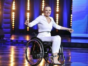 Στην Eurovision τραγουδίστρια που έμεινε παράλυτη σε τροχαίο