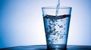 Πώς να καταλάβετε πόσο νερό χρειάζεται το σώμα σας