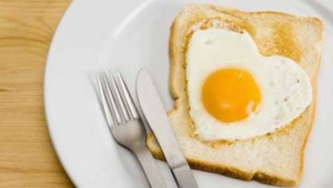 Δείτε πόσα αυγά μπορείτε να τρώτε την ημέρα και τι συμβαίνει με τη χοληστερίνη