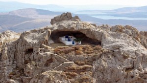 Η μοναδική εκκλησιά στον κόσμο χωρίς σκεπή - Βρίσκεται σε ένα νησί του Αιγαίου [εικόνες-βίντεο]
