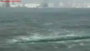 Εικόνες από τη Βίβλο στο Χονγκ Κονγκ: Η θάλασσα άνοιξε στα… δύο! (vid)