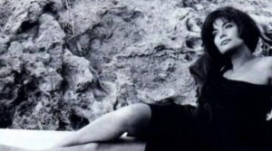 ΣΥΓΚΛΟΝΙΖΕΙ η εικόνα της νεκρής Τζένης Καρέζη 23 χρόνια μετά το θάνατο της! ΔΕΙΤΕ τη φωτογραφία που κυκλοφόρησε στο διαδίκτυο…