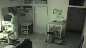 Άκουγε περίεργους θορύβους στη κουζίνα σχεδόν κάθε μέρα – Όταν έβαλε κάμερα και έμαθε την αλήθεια λύγισε (βίντεο)