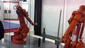 Επίδειξη ρομπότ με Ιαπωνικά Σπαθιά Κατάνα (βίντεο)