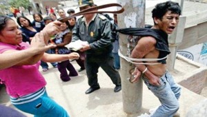 Στο Περού πολίτες παίρνουν το νόμο στα χέρια τους [φωτό-βίντεο]