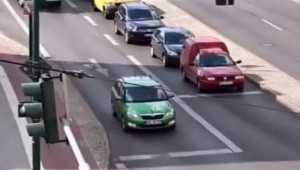 Βίντεο: Ο πιο αναίσθητος οδηγός στην ιστορία! - O 