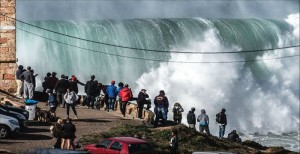 Πορτογαλία: «Δαμάζοντας» τα δυσκολότερα κύματα στον κόσμο στην τάφρο της Nazare [Βίντεο]