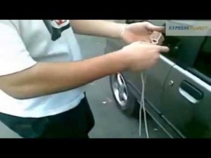 Άνοιξε το αυτοκίνητο με ένα κορδόνι [Βίντεο]