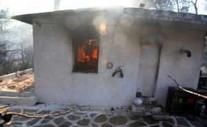 Πήλιο: ΑΠΙΣΤΕΥΤΟ ΜΕΝΟΣ Γαμπρού κατά Πεθεράς – Της έκαψε το σπίτι και αφού έσβησε την φωτιά η πυροσβεστική, γύρισε πίσω και έκανε κάτι…ΑΣΥΛΛΗΠΤΟ!