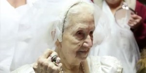 Ο έρως χρόνια δεν κοιτά- 33χρονος παντρεύτηκε 85χρονη στην Κεφαλονιά Την «πολιορκούσε» επί έξι μήνες