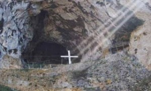Τα μυστηριώδη σπήλαια του Αγίου Όρους - Τι κρύβουν μέσα; (Βίντεο)