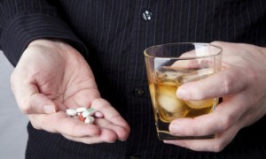 Αντιβίωση και αλκοόλ: Τι ισχύει ακριβώς – Τι απαγορεύεται