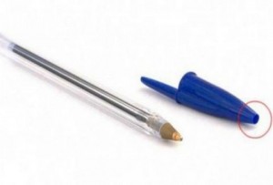 Το γνώριζες; Γιατί το καπάκι του στυλό έχει μια τρύπα μπροστά; Η λεπτομέρεια που θα σε ξαφνιάσει!