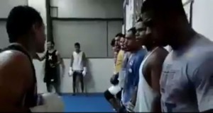 Όταν οι μπουνιές πέφτουν βροχή: Σε αυτό το γυμναστήριο πολεμικών τεχνών εξασκούνται αλλιώς (video)