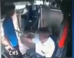 Δείτε πως αντέδρασε Ιταλός οδηγός λεωφορείου όταν του έριξε μπουνιές ένας λαθρομετανάστης.(Βίντεο)