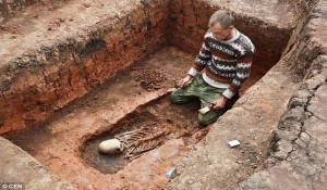 Εξωγήινος σκελετός με κωνικό κεφάλι στο Τσελιαμπίνσκ της Ρωσίας video