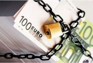 Δεσμεύουν όλους τους λογαριασμούς σε γνωστή τράπεζα στην Ελλάδα
