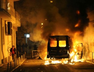 Με αφορμή την εξέγερση σε στρατόπεδο στην Κόρινθο, πόσο πιθανή είναι μια γενική εξέγερση στην Ελλάδα;
