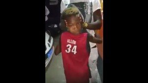 ΑΥΤΟ ΚΑΙ ΑΝ ΕΙΝΑΙ ΑΠΙΣΤΕΥΤΟ!!Παιδάκι 10 ετών γυρίζει το κεφάλι του ανάποδα 180 μοίρες! (video)