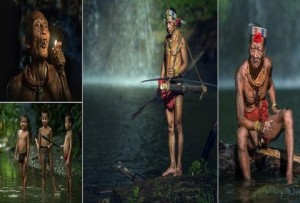 Ανέγγιχτη από τον χρόνο και τον κόσμο: Η φυλή Mentawai στην Ινδονησία - Γεμάτοι τατουάζ, κατοικούν σε σπίτια που τα διακοσμούν με... κρανία (PHOTOS)
