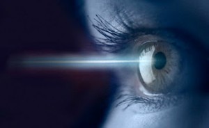 Μεγάλη προσοχή: Τι πρέπει να ξέρετε για το laser στα μάτια;