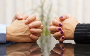 Το πιο γρήγορο τεστ προσωπικότητας: Πώς σταυρώνετε τα χέρια σας;
