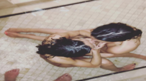 Σάλος στο Instagram! Κύπριος κροίσος «ανέβασε» τη γυναίκα του γυμνή στο μπάνιο μαζί με άλλη γυναίκα