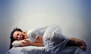Ύπνος: Τι συμβαίνει όταν “πέφτετε από ψηλά” – Τι είναι ο υπναγωγικός σπασμός