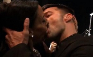 Δεν φαντάζεστε πόσα χρήματα έδωσε για ένα φιλί του Ricky Martin!