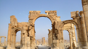 A view shows the Monumental Arch in the historical city of Palmyra, Syria, August 5, 2010. The hardline Islamic State group has destroyed part of an ancient temple in Syria's Palmyra city, a group monitoring the conflict said on August 30, 2015. The militants targeted the Temple of Bel, a Roman-era structure in the central desert city, the Syrian Observatory for Human Rights said. Picture taken August 5, 2010.   REUTERS/Sandra Auger - RTX1QG4S