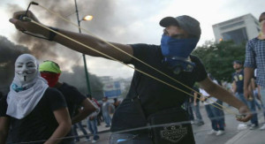 Χάος στη Βενεζουέλα: Μάχες σώμα με σώμα για λίγο ψωμί -Πολίτες λεηλατούν σούπερ μάρκετ και σπίτια
