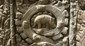 Ο δεινόσαυρος του Ta Prohm σε τοίχο ναού κοντά στο Άνγκορ Βατ [Βίντεο]