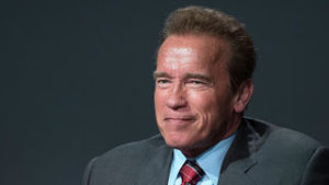 ΤΡΟΜΟΣ για τον Αrnold Schwarzenegger! Πήγε για σαφάρι και του επιτέθηκε ένας... [video]
