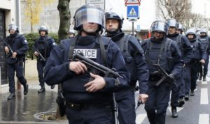Η αστυνόμευση της Νέας Τάξης - Εικόνες από την Γαλλία που σοκάρουν