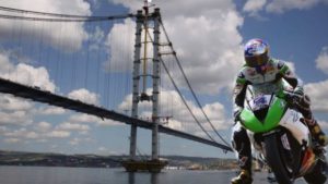 Kawasaki H2R εγκαινιάζει γέφυρα με 400 km/h! [video 360º]