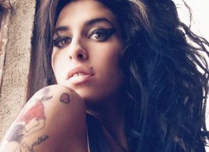 ΠΡΟΣΟΧΗ ΣΚΛΗΡH ΕΙΚΟΝA: Η φωτογραφία της νεκρής Amy Winehouse που έχει ΣΟΚΑΡΕΙ το διαδίκτυο! [photos]