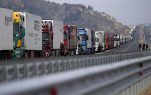 Μεγάλο πρόστιμο για φορτηγά σε παράδρομους χωρίς άδεια - Αντιδρούν οι εκπρόσωποι των μεταφορικών εταιρειών