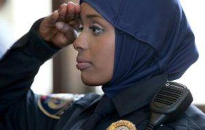 Γυναίκες αστυνομικοί με χιτζάμπ στην Σκωτία (εικόνες)