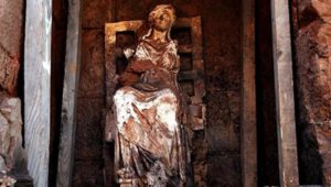 Ένα μοναδικό άγαλμα της θεάς Κυβέλης ανακάλυψαν Τούρκοι αρχαιολόγοι στα Κοτύωρα του Πόντου