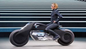 Motorrad VISION NEXT 100: Η μηχανή της BMW που περιλαμβάνει ειδικά γυαλιά επαυξημένης πραγματικότητας (φωτό, βίντεο)