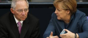 Spiegel για Σόιμπλε: Μετέτρεψε το Eurogroup σε όργανο άσκησης εξουσίας - Στο ναδίρ η σχέση με Μέρκελ