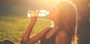 Έρευνα: Γιατί πρέπει να σταματήσετε αμέσως να πίνετε ανθρακούχο νερό