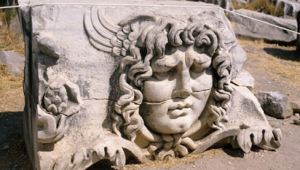Οι κατάρες των Αρχαίων Ελλήνων και η άγνωστη ιστορία τους: Κατάδεσμοι, μαγεία και οι μυστικοί αρχαίοι πάπυροι 